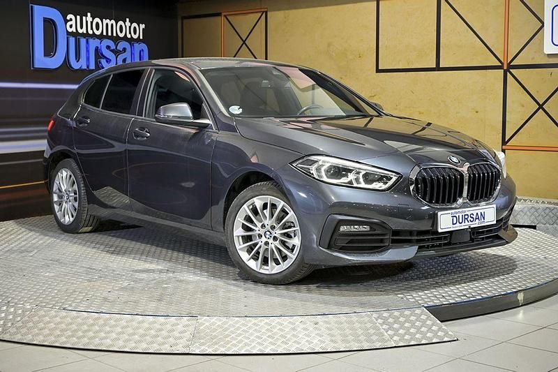 Usado BMW 118 Comfort Edition 150 CV (110 kW) 2020 Gris Utilitario