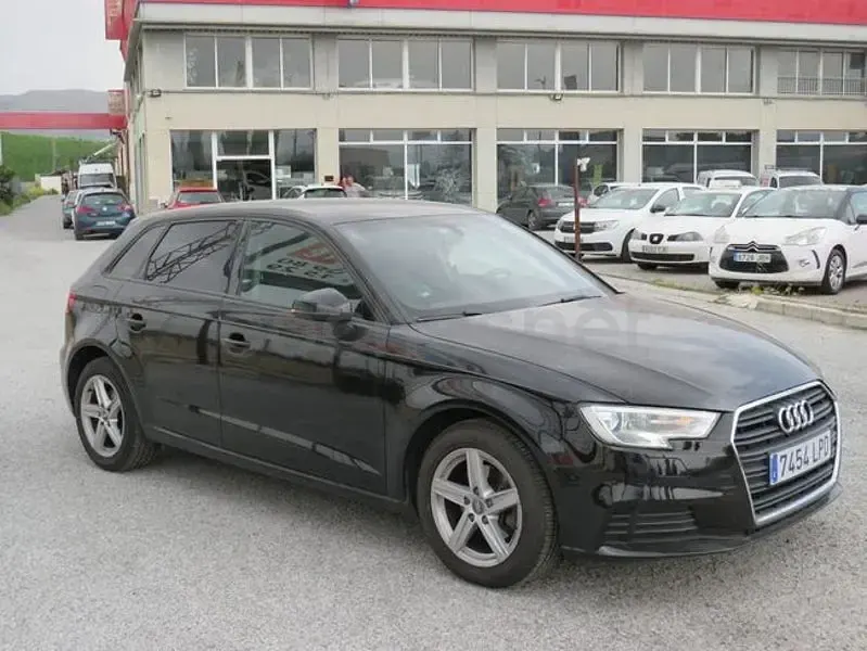 Usado Audi A3 Ambiente 150 CV (110 kW) 2017 Negro Berlina