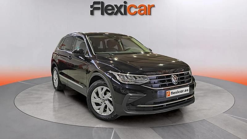Usado VW Tiguan Life 151 CV (111 kW) 2023 Negro SUV