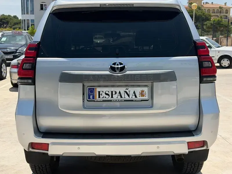 Usado Toyota Land Cruiser Limited 177 CV (130 kW) 2019 Gris / plata SUV