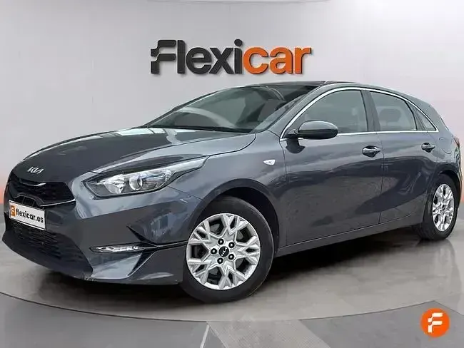 Usado Kia Ceed 136 CV (100 kW) 2023 Gris Utilitario