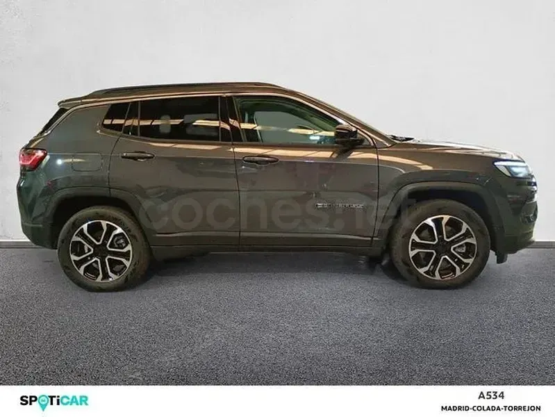 Usado Jeep Compass Limited 190 CV (139 kW) 2024 Gris / plata SUV