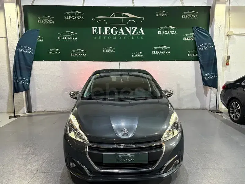 Usado Peugeot 208 Access 82 CV (60 kW) 2016 Gris / plata Utilitario