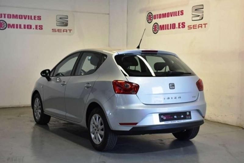 Usado Seat Ibiza Style 105 CV (77 kW) 2014 Plateado Utilitario