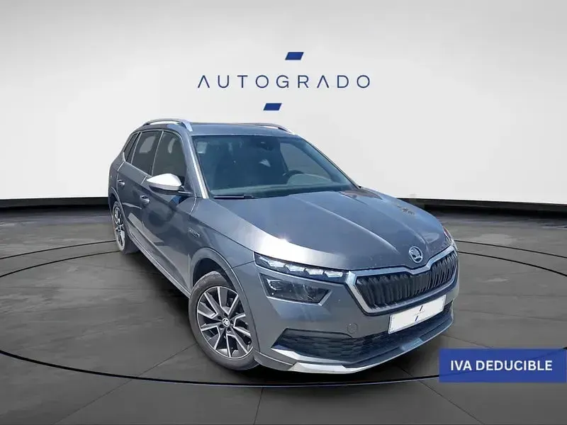 Usado Skoda Kamiq 110 CV (80 kW) 2022 Gris / plata SUV