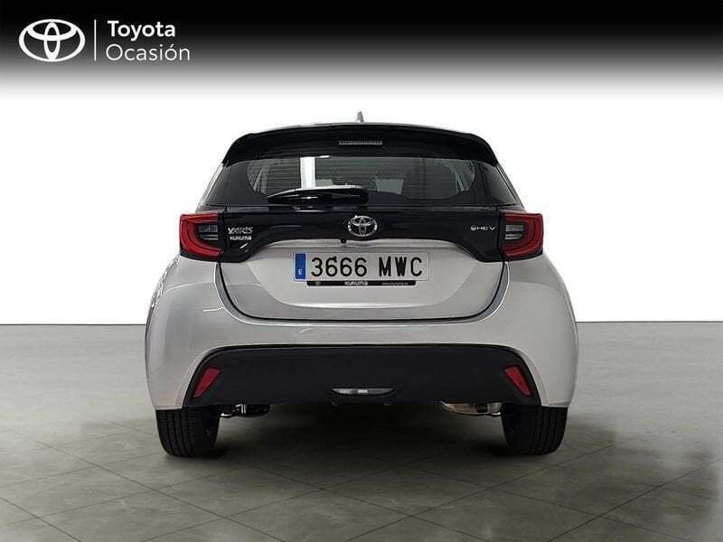 Usado Toyota Yaris Active 116 CV (85 kW) 2024 Gris Utilitario