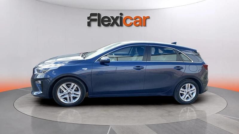Begagnad Kia Ceed 140 HK (102 kW) 2020 Blå Halvkombi
