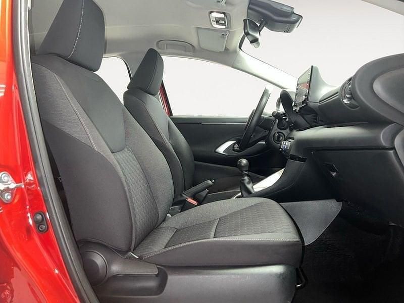 Usado Toyota Yaris Edition 125 CV (91 kW) 2021 Rojo Utilitario