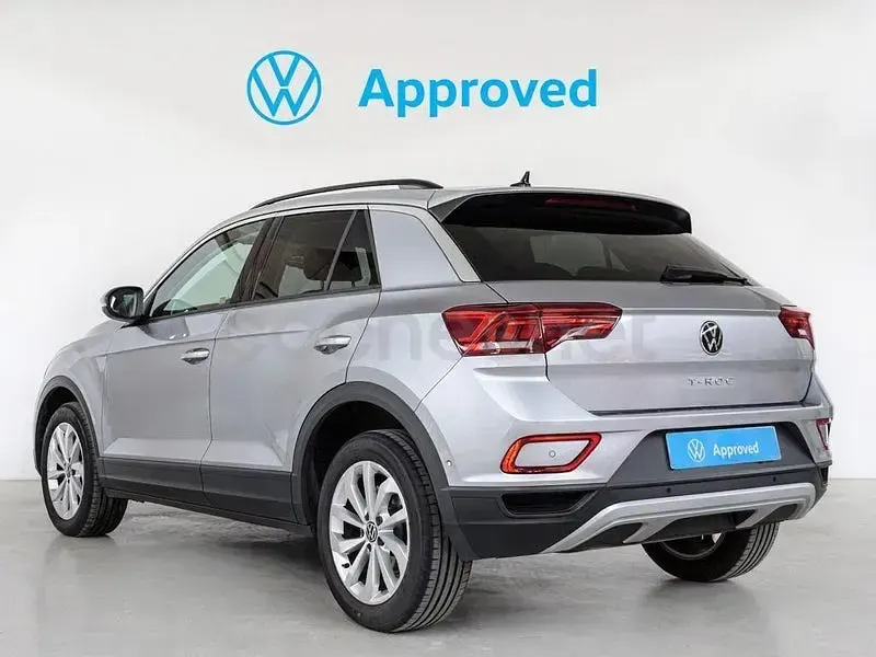 Usado VW T-Roc 115 CV (84 kW) 2025 Gris / plata SUV