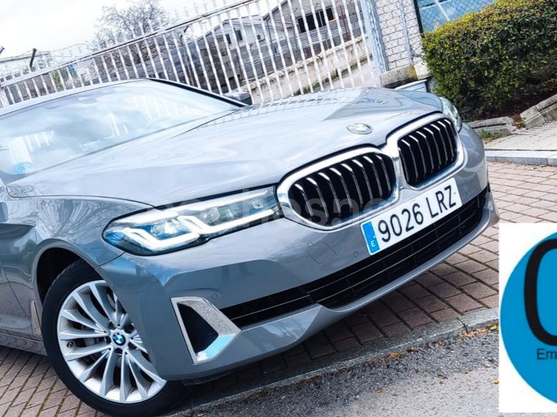 Gris / plata Usado 2021 BMW 545e Luxury Line Berlina | 43.800 € - Imagen 1/4