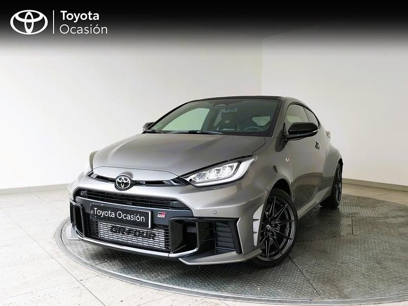 Gris Usado 2024 Toyota Yaris Utilitario | 50.400 € - Imagen 1/4