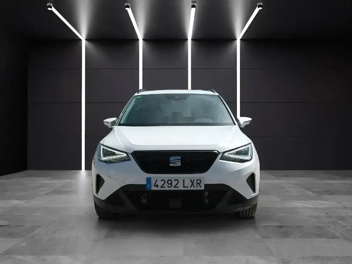 Usado Seat Arona Style Plus 110 CV (80 kW) 2022 Blanco SUV