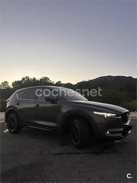 Usado Mazda CX-5 Luxury 150 CV (110 kW) 2017 Gris / plata SUV