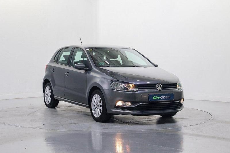 Usado VW Polo Advance 90 CV (66 kW) 2016 Gris Berlina