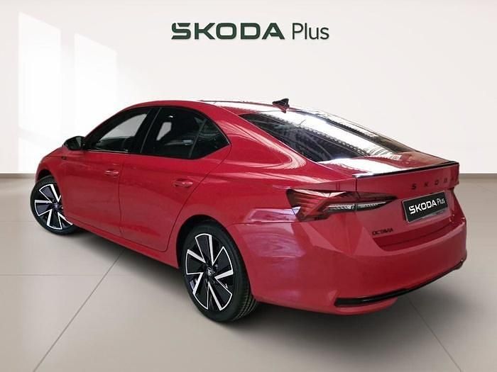 Rojo Nuevo 2025 Skoda Octavia | 35.250 € (Precio justo) - Imagen 1/4