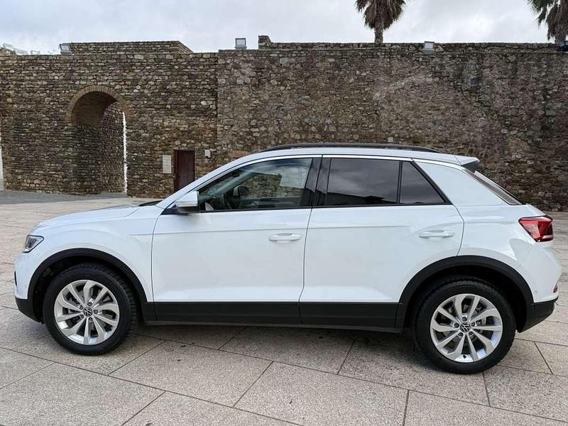 Käytetty VW T-Roc Life 150 HP (110 kW) 2023 Valkoinen Katumaasturi