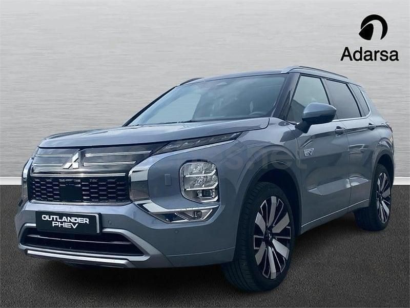 Usado Mitsubishi Outlander P-HEV 306 CV (225 kW) 2025 Gris / plata SUV