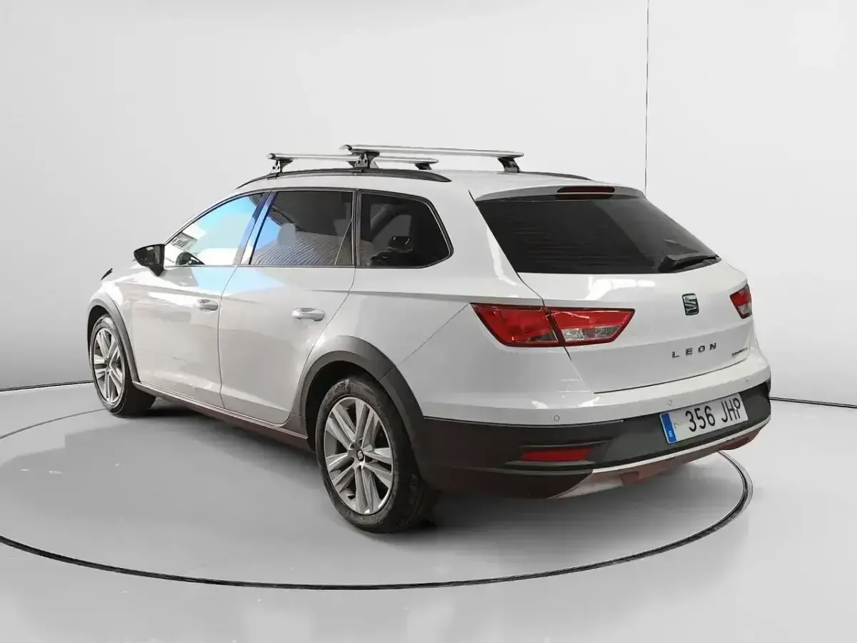Usado Seat Leon Xperience 125 CV (91 kW) 2015 Blanco Familiar