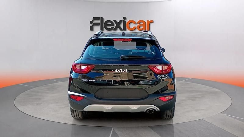 Usado Kia Stonic 101 CV (74 kW) 2022 Negro SUV
