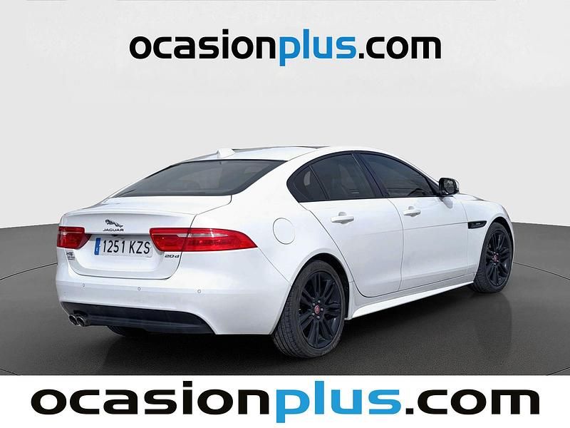 Usado Jaguar XE R-Sport 180 CV (132 kW) 2019 Blanco Berlina