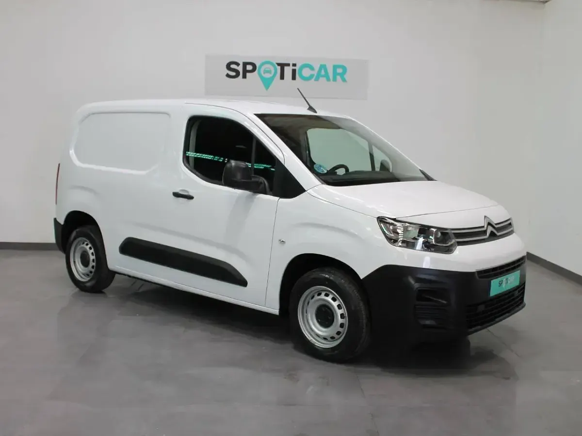 Usado Citroën Berlingo 102 CV (75 kW) 2021 Blanco Monovolumen