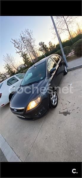 Usado Ford Focus Trend 109 CV (80 kW) 2011 Negro Berlina