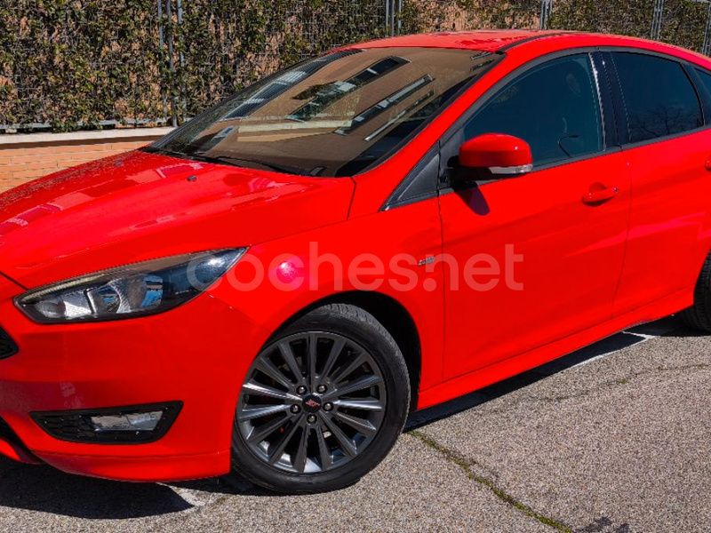 Usado Ford Focus ST-Line 125 CV (91 kW) 2018 Rojo Berlina