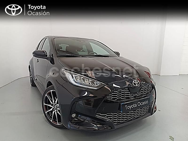 Usado Toyota Yaris Hybrid Sport 116 CV (85 kW) 2022 Negro Berlina