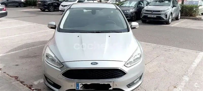 Usado Ford Focus Trend 125 CV (91 kW) 2016 Gris / plata Berlina