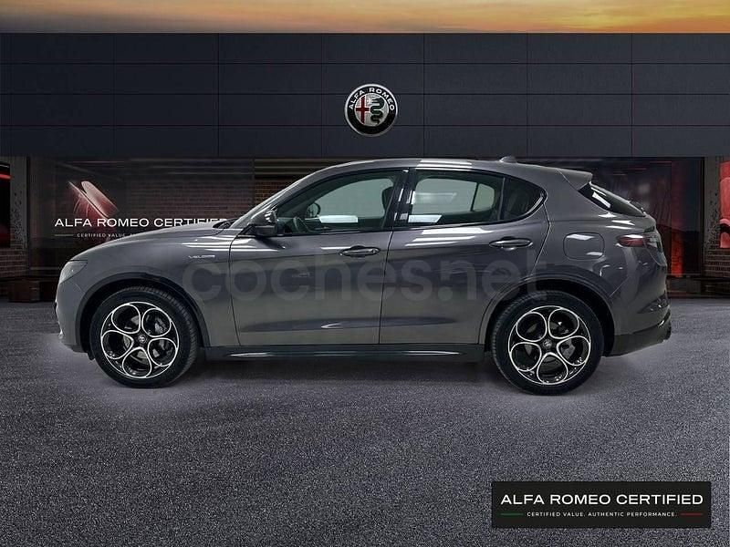 Usado Alfa Romeo Stelvio Veloce 210 CV (154 kW) 2023 Gris / plata SUV