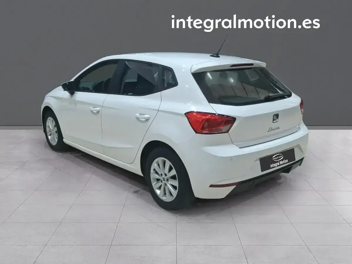 Usado Seat Ibiza Reference 80 CV (58 kW) 2023 Blanco Berlina
