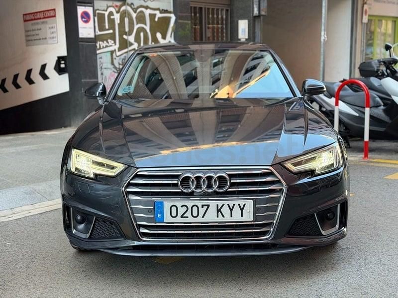 Usado Audi A4 S-Line 150 CV (110 kW) 2019 Gris / plata Berlina