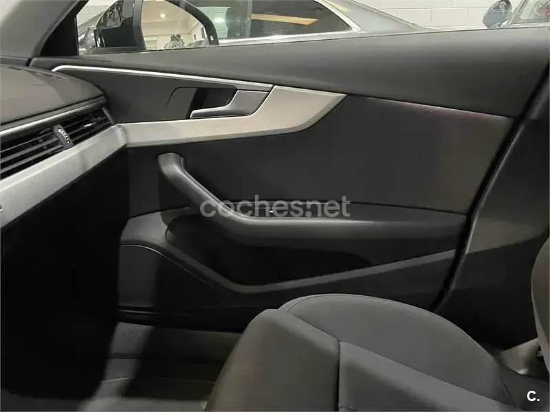 Usado Audi A4 190 CV (139 kW) 2018 Negro Familiar