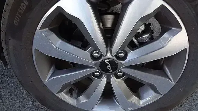Usado Kia Stonic 100 CV (73 kW) 2025 Gris SUV