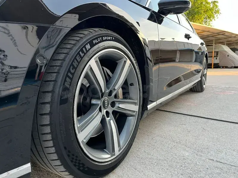 Usado Audi A8L S-Line 286 CV (210 kW) 2022 Negro Berlina