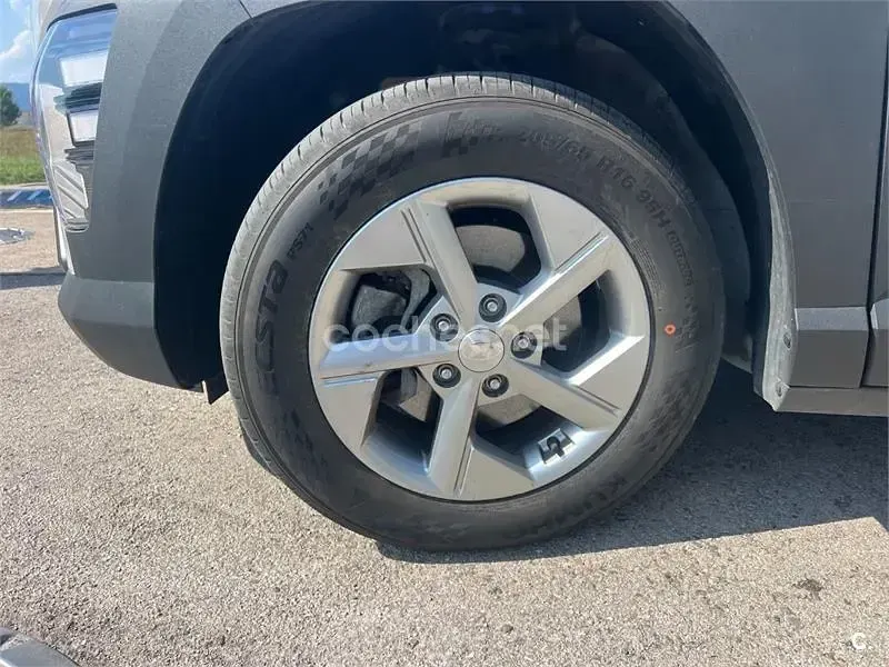 Usado Hyundai Kona 129 CV (94 kW) 2023 Gris / plata SUV