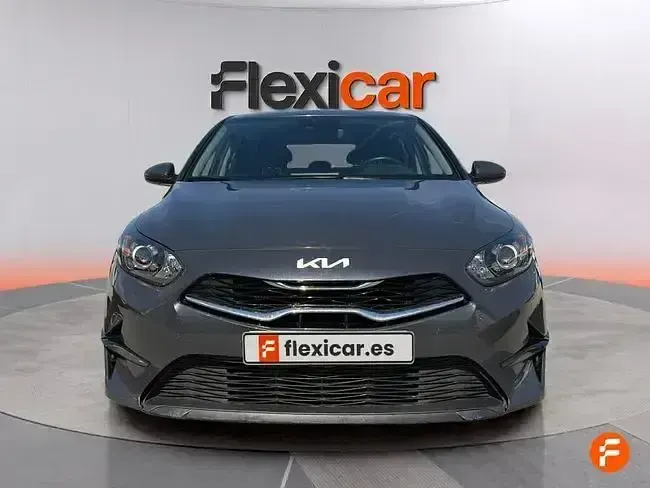 Usado Kia Ceed 136 CV (100 kW) 2023 Gris Utilitario