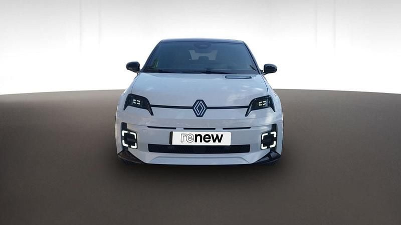 Usado Renault 5 E-Tech Iconic 110 kW (150 CV) 2024 Blanco Berlina