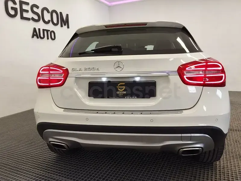 Usado Mercedes GLA200 Urban 136 CV (100 kW) 2016 Blanco SUV