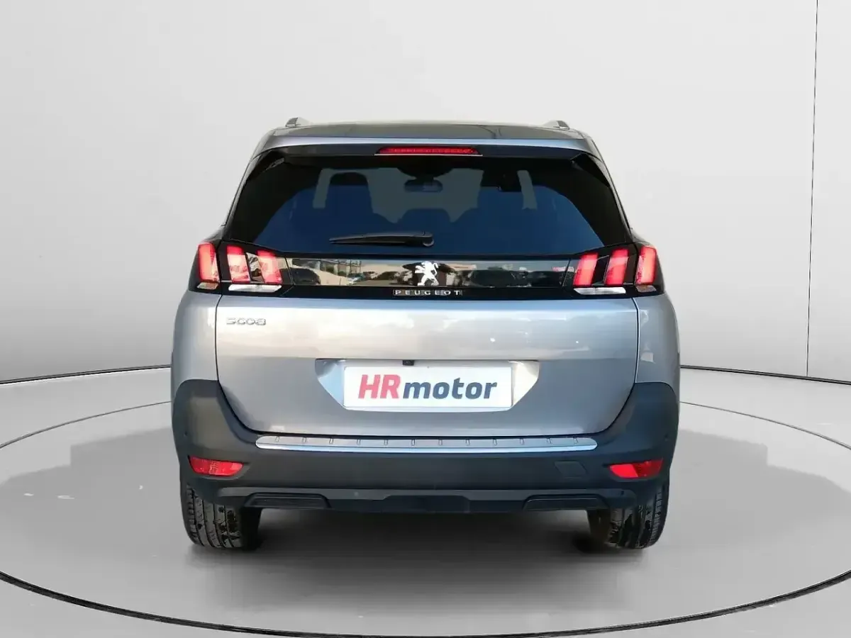 Usado Peugeot 5008 Allure 131 CV (96 kW) 2023 Gris SUV