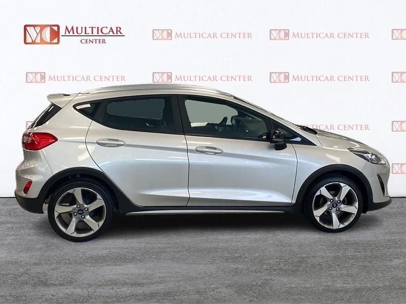 Usado Ford Fiesta Active 85 CV (62 kW) 2019 Gris / plata Utilitario