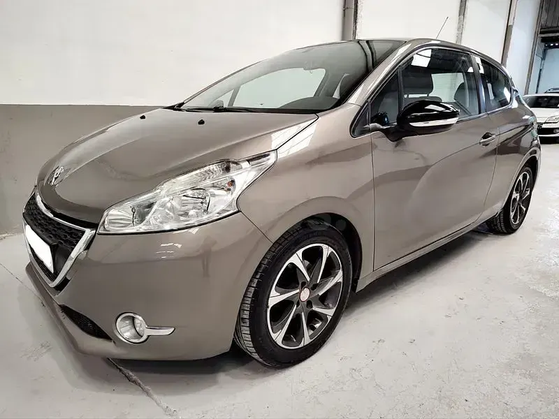 Używany Peugeot 208 Active 68 KM (50 kW) 2012 Beżowy Hatchback