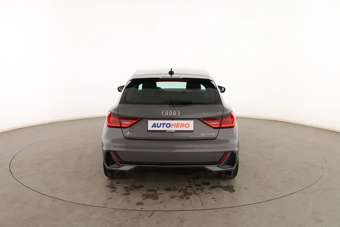 Usado Audi A1 Sportback 110 CV (80 kW) 2022 Gris Utilitario