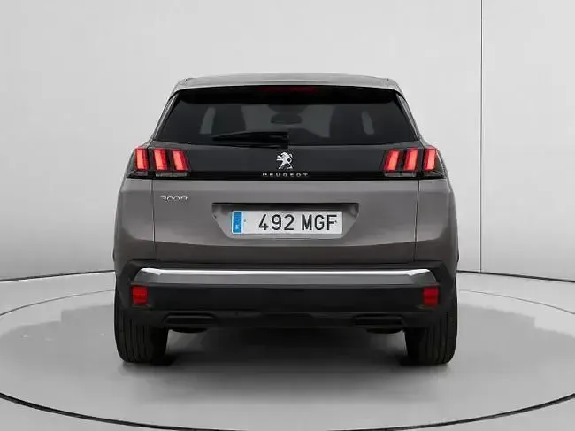 Usado Peugeot 3008 Allure 131 CV (96 kW) 2023 Gris SUV