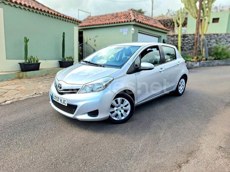 Gris / plata Usado 2011 Toyota Yaris Active Berlina | 10.990 € (Precio justo) - Imagen 1/4