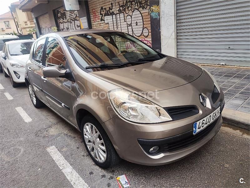 Beige Usado 2008 Renault Clio II Authentique Berlina | 3750 € (Precio justo) - Imagen 1/4