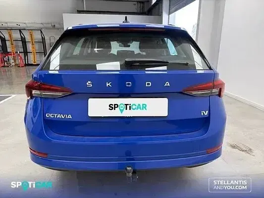 Usado Skoda Octavia Ambition 204 CV (150 kW) 2022 Azul Familiar