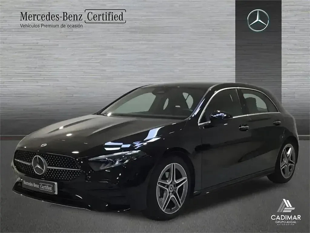 Usado Mercedes A180 AMG line 136 CV (100 kW) 2025 Negro Berlina