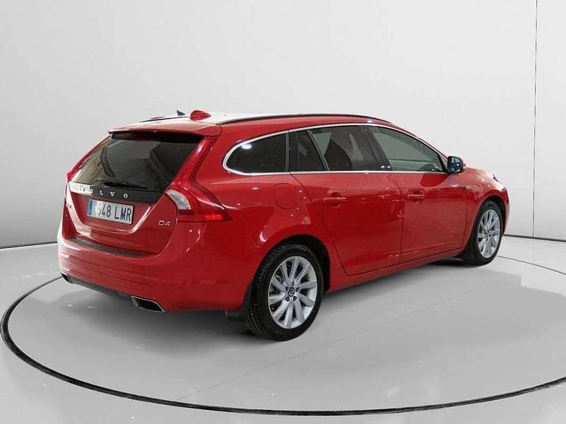 Usado Volvo V60 Momentum 190 CV (139 kW) 2016 Rojo Familiar