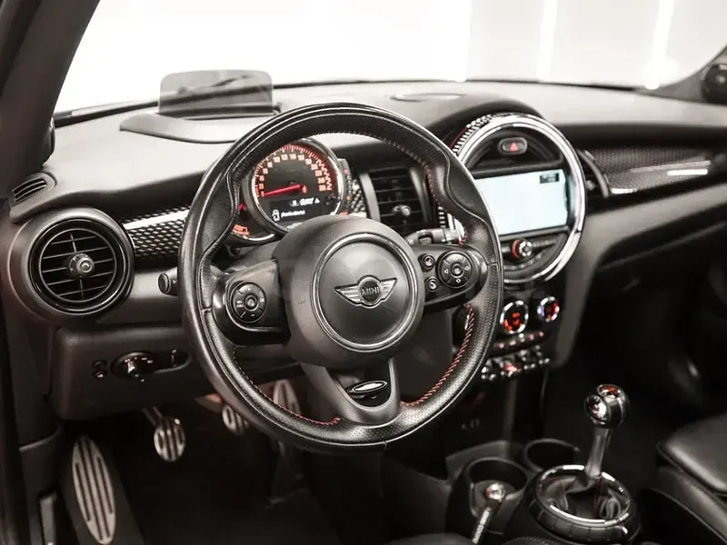 Usado Mini John Cooper Works 231 CV (169 kW) 2021 Rojo Utilitario